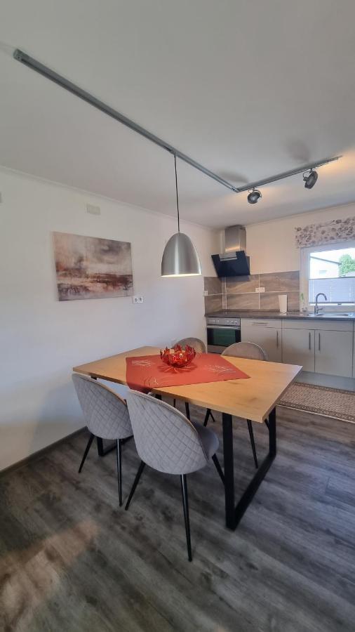 Unter Der Linde Apartment Sankt Wendel Bagian luar foto
