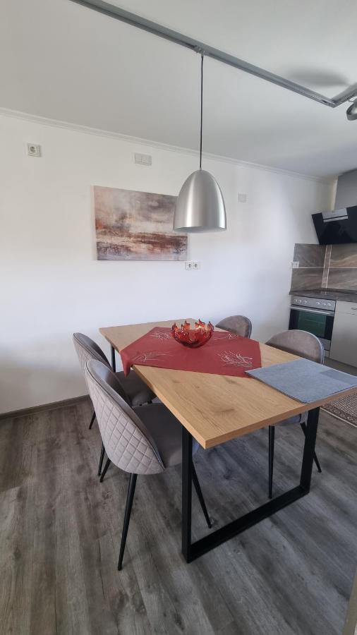 Unter Der Linde Apartment Sankt Wendel Bagian luar foto