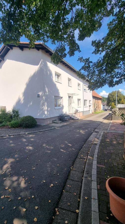 Unter Der Linde Apartment Sankt Wendel Bagian luar foto